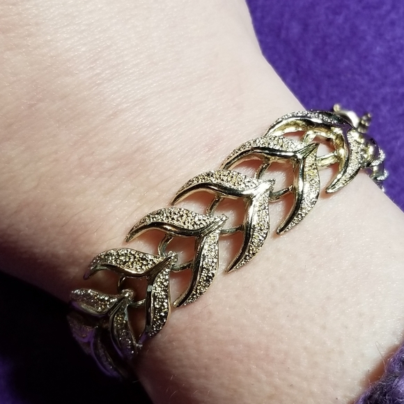 Relisted -Vintage silver tone bracelet chevrons whale tales links - Picture 3 of 10